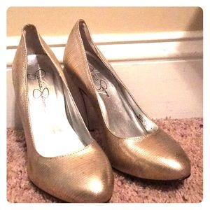 Jessica Simpson silver pumps